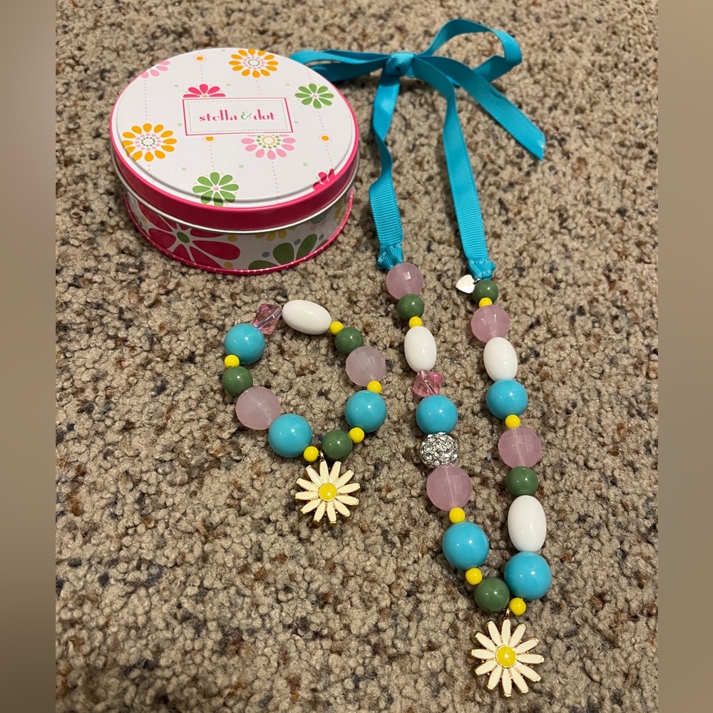 Stella & Dot Turquoise, Pink, White & Green Daisy Necklace and Bracelet Set